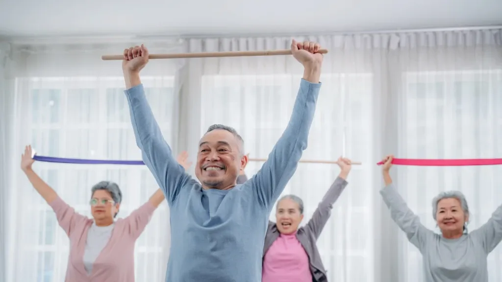 ¡Muévete con Alegría! La Importancia de la Actividad Física Adaptada en la Tercera Edad: Ejercicios Suaves y Grandes Beneficios